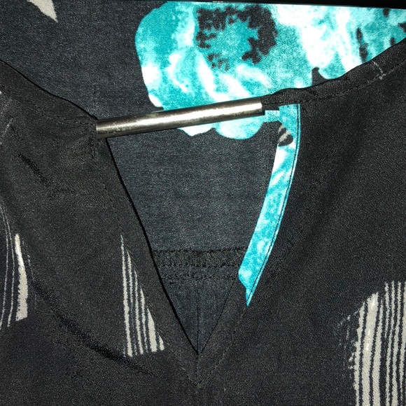 ❗️Sale❗️Larry Levine plus size top - Picture 3 of 5